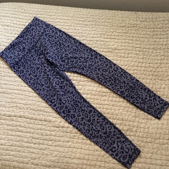 Athleta Leopard Print Grey Cheetah Print High Waist Elation Leggings Size Small - Picture 1 of 6